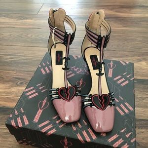 Valentino- Broken heart t-strap low heels pump